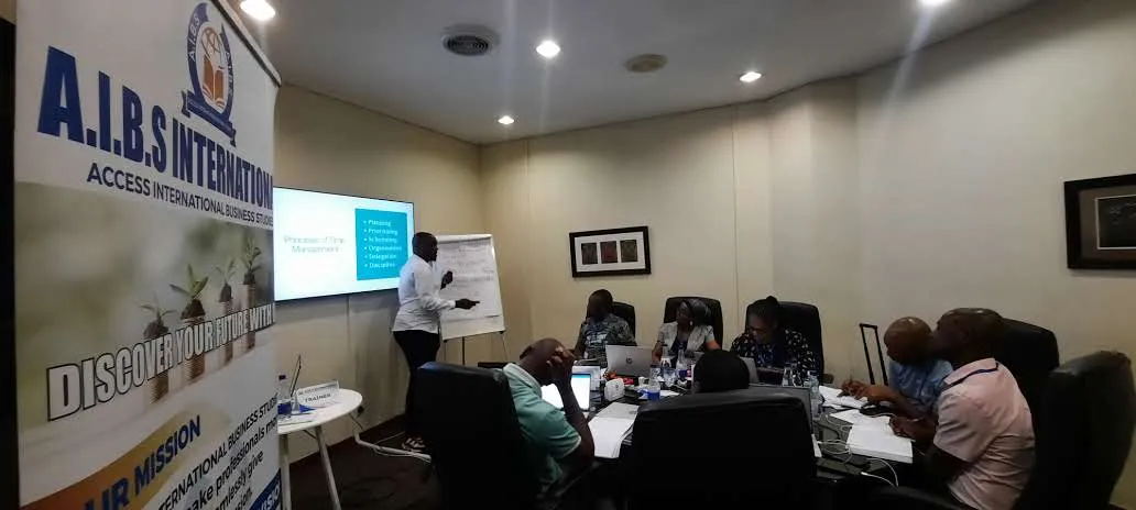 A trainer presenting principles of time management